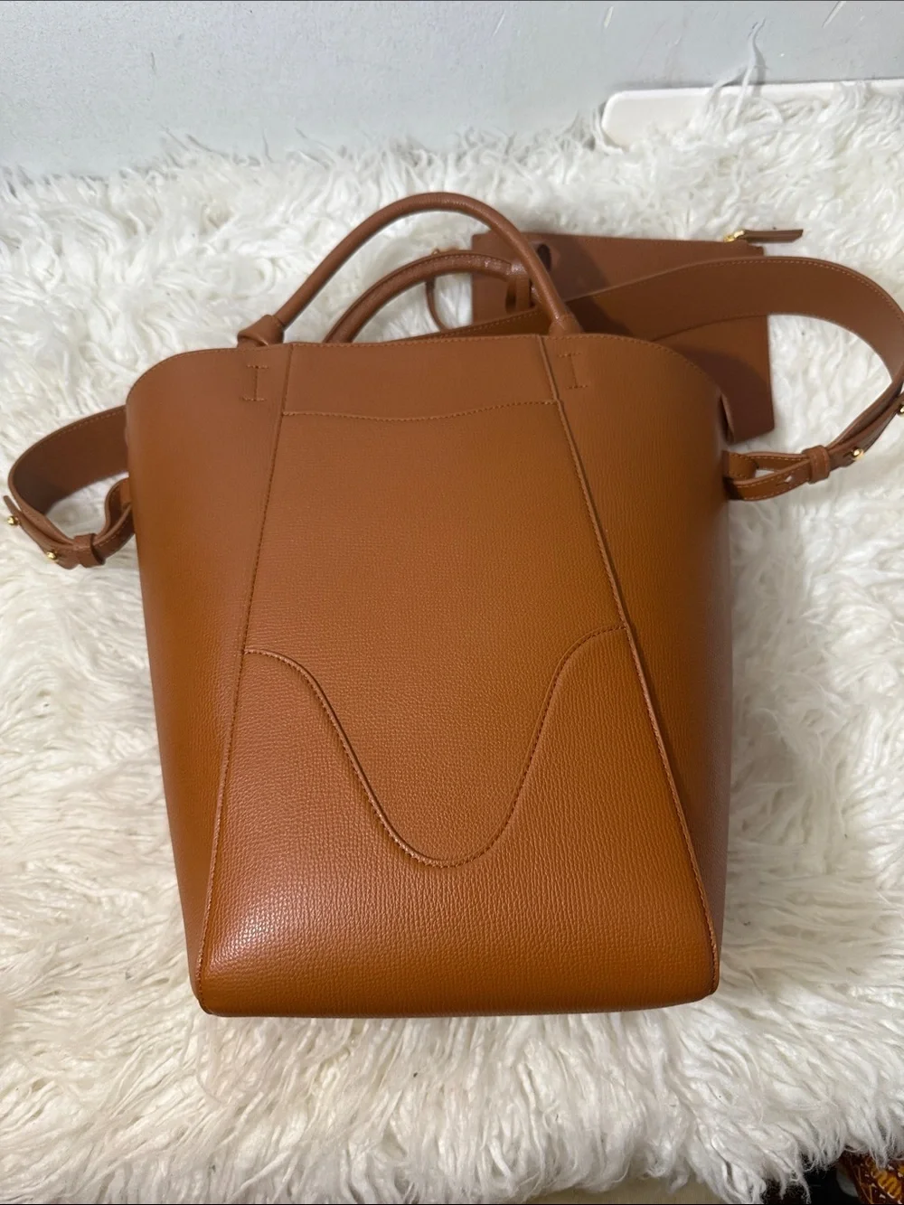 OLEADA Classic Tan Leather Shoulder Bag - Women Medium